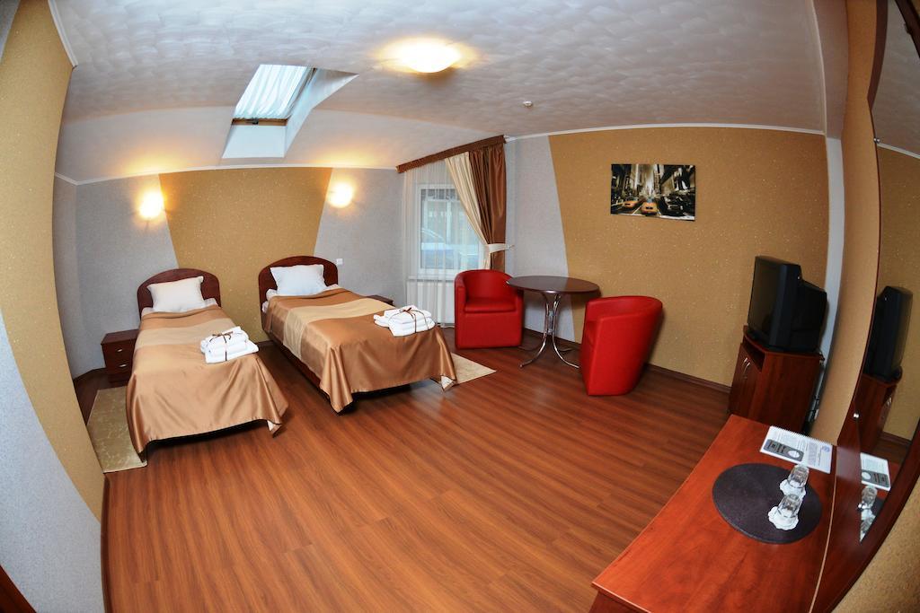 Forsage Hotel Rivne Ruang foto