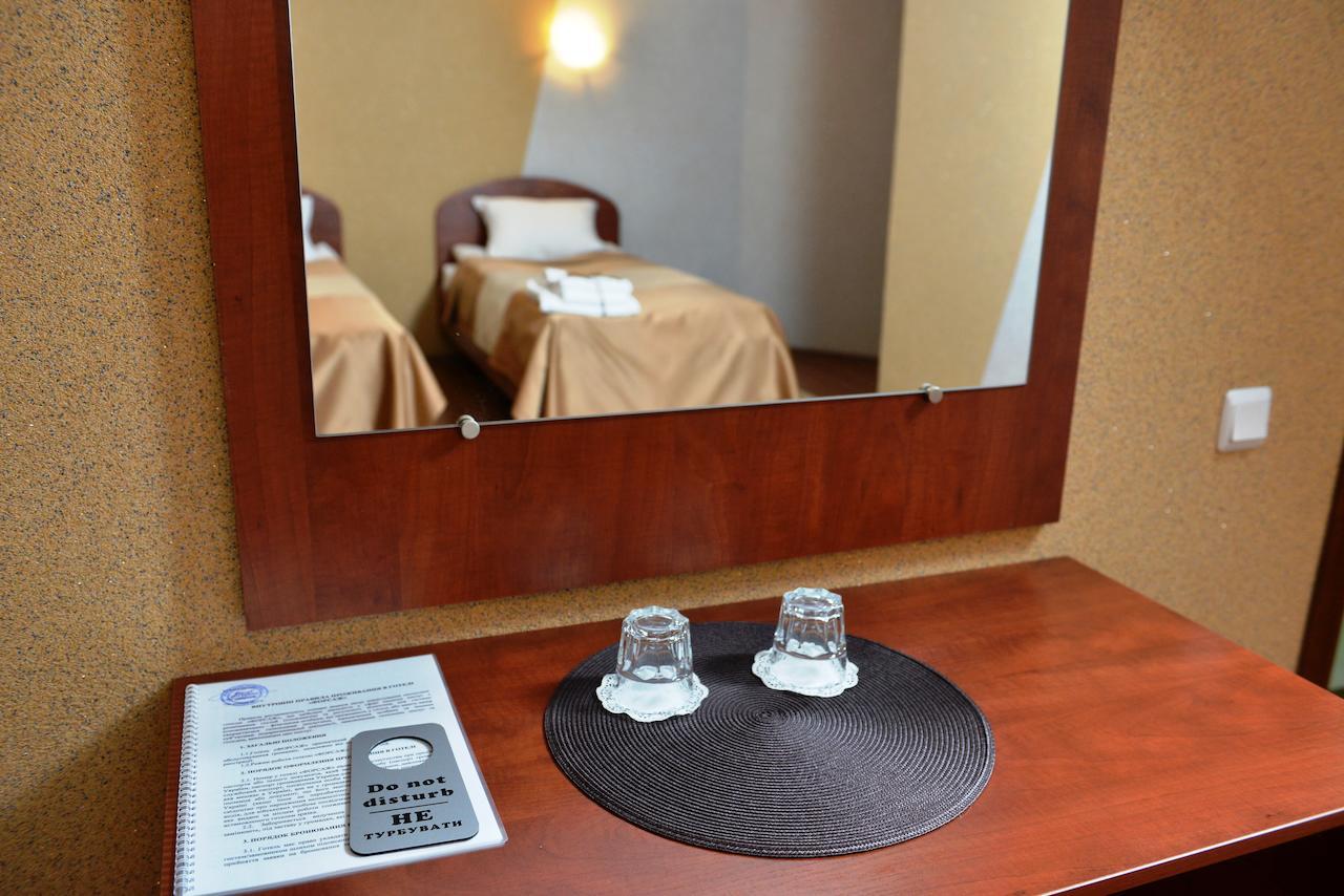 Forsage Hotel Rivne Ruang foto