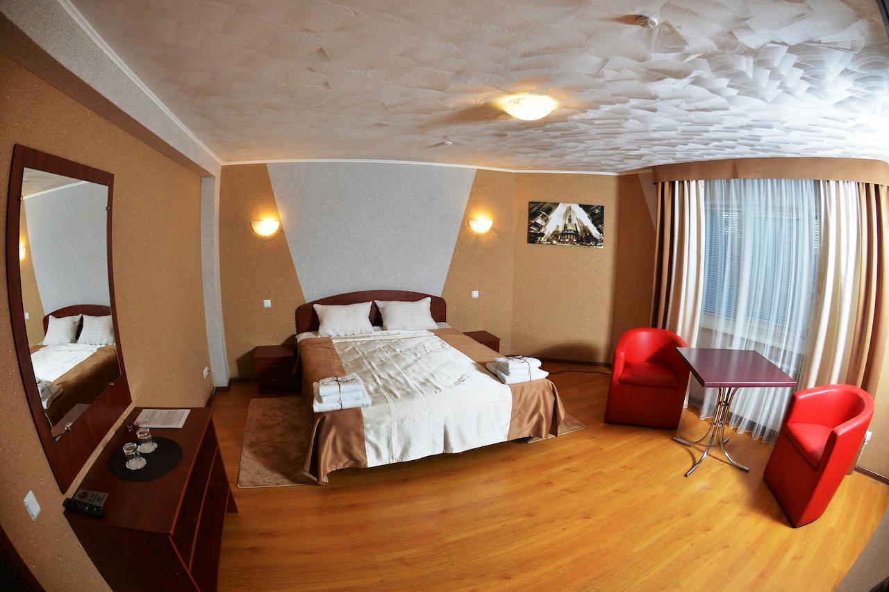 Forsage Hotel Rivne Ruang foto
