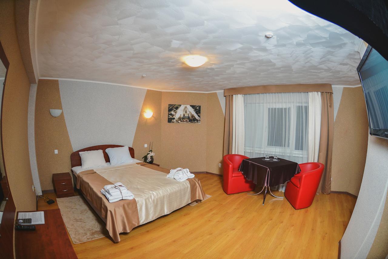 Forsage Hotel Rivne Ruang foto