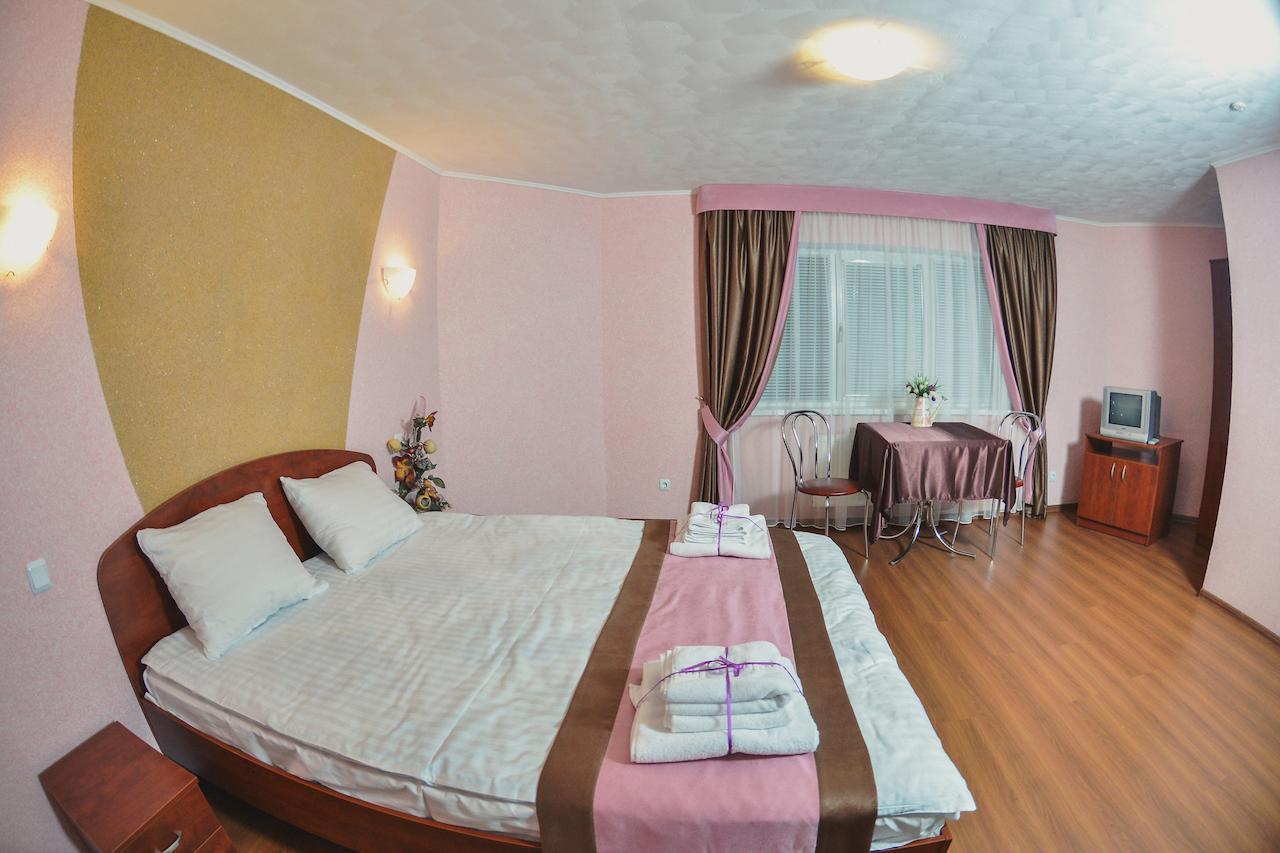 Forsage Hotel Rivne Ruang foto